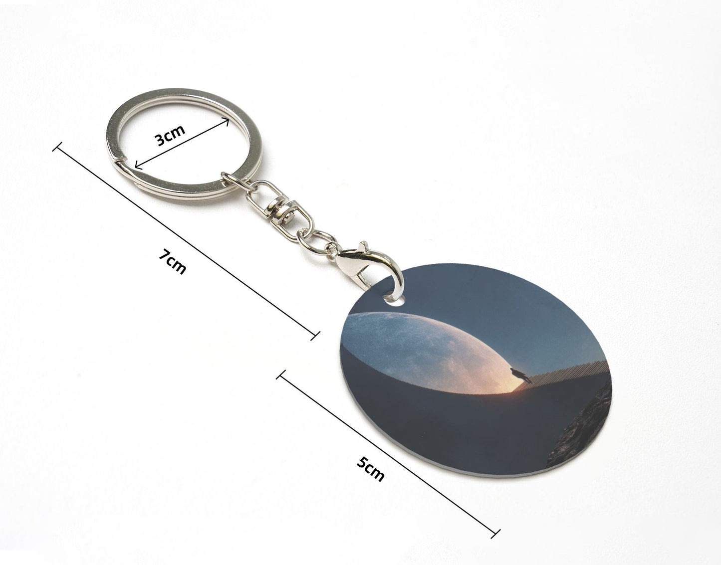Dreamy Moon Scene Round Metal Keychain (Approx. 7cm×5cm×3cm )